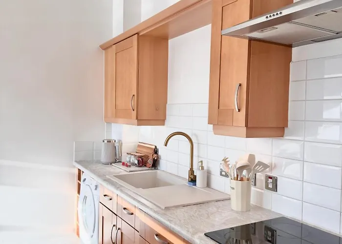 2 Bedroom For Long * Leeds