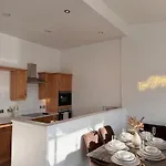 2 Bedroom For Long Leeds (West Yorkshire)