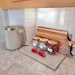 Апартаменти 2 Bedroom For Long