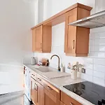 2 Bedroom For Long * Leeds (West Yorkshire)