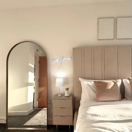 Апартаменти 2 Bedroom For Long