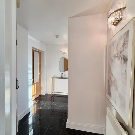 2 Bedroom For Long شقة ليدز
