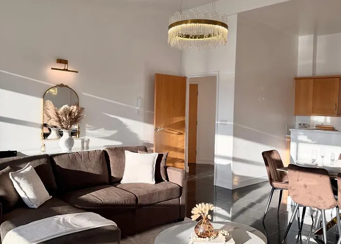 2 Bedroom For Long * Leeds (West Yorkshire)